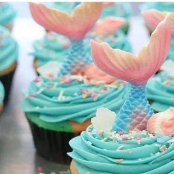 Wilton 14" Cake Boards (NEW) & Mermaid Tail Silicone Mold - Picture 6 of 7